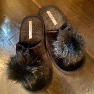🎉HP - Victoria Secret slippers.